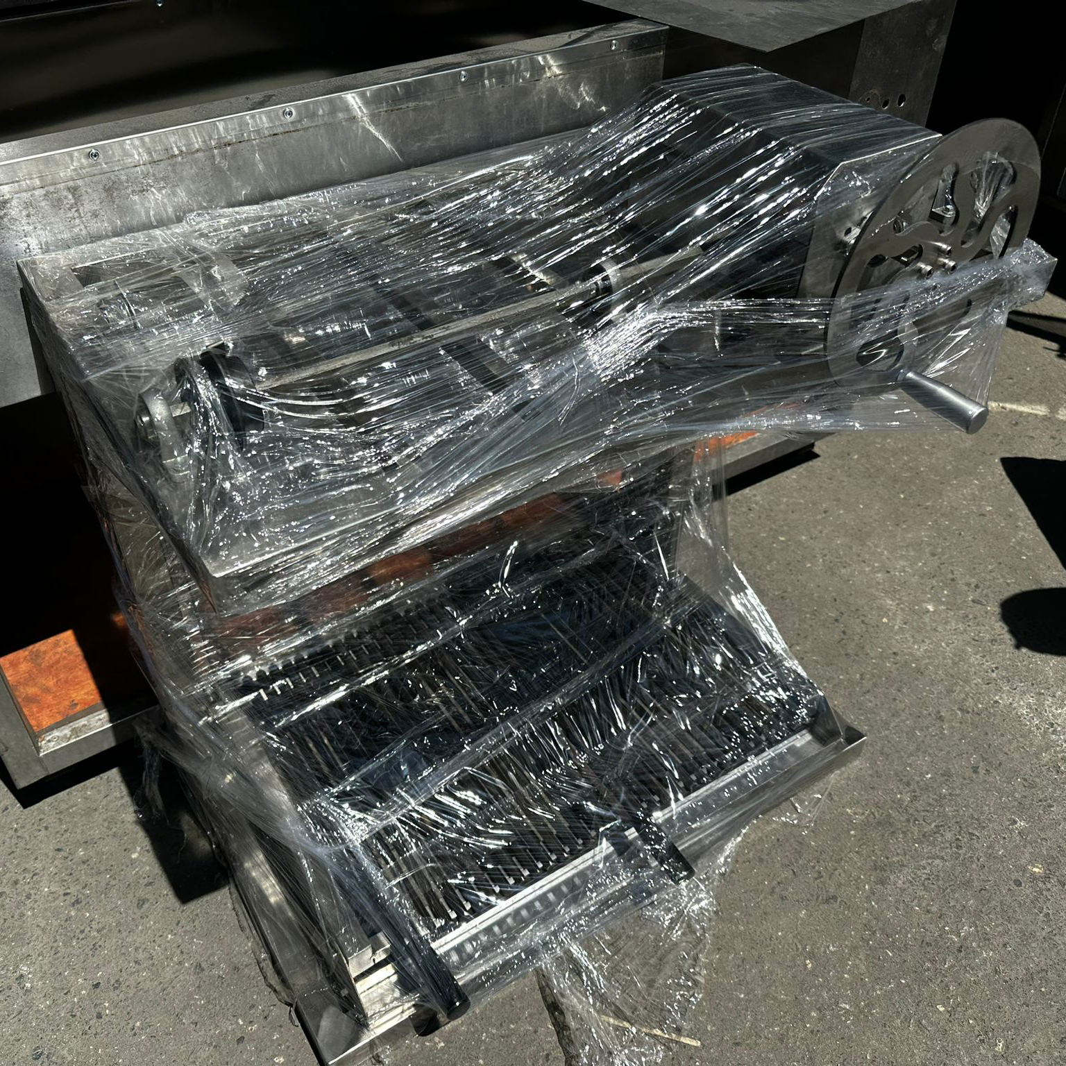Asansörlü Arjantin Mangal Taş Barbecue İçi Aparatı